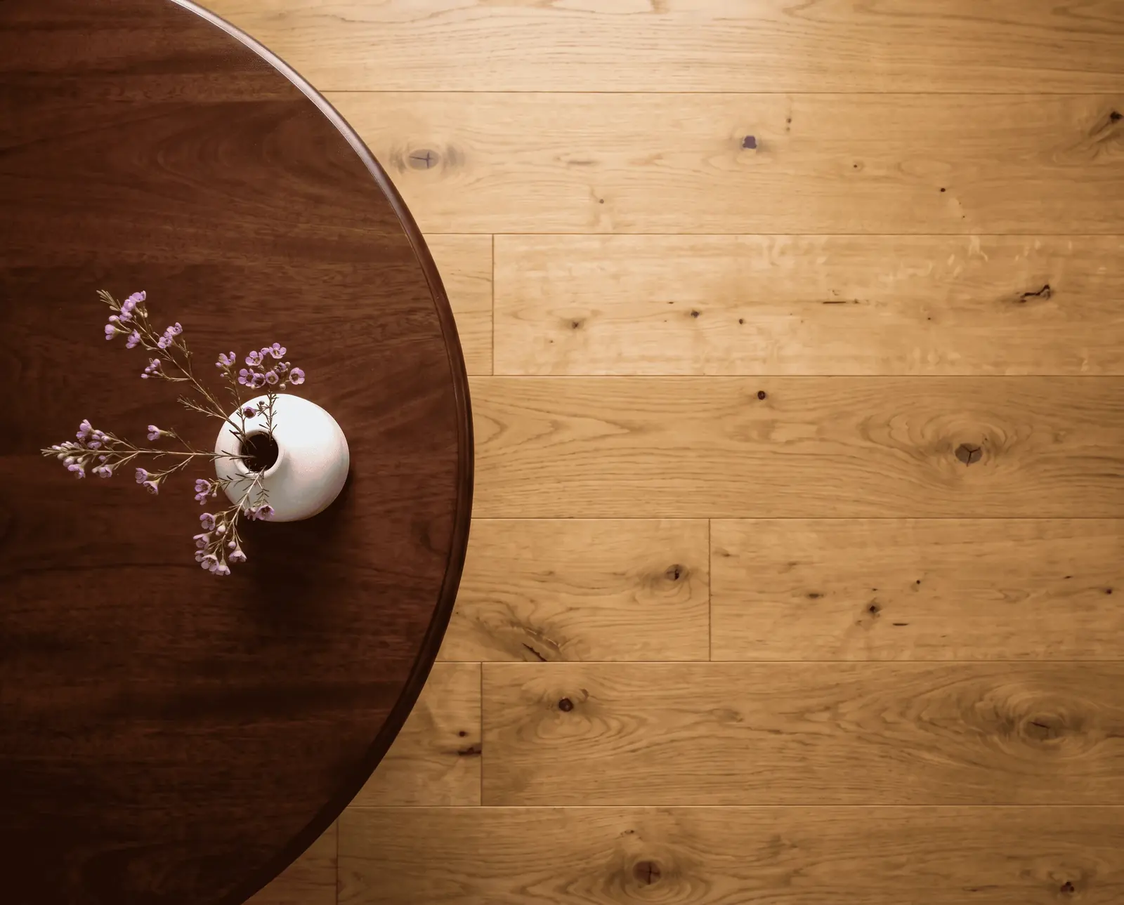 Detalle de piso de madera instalado por Luis Llano